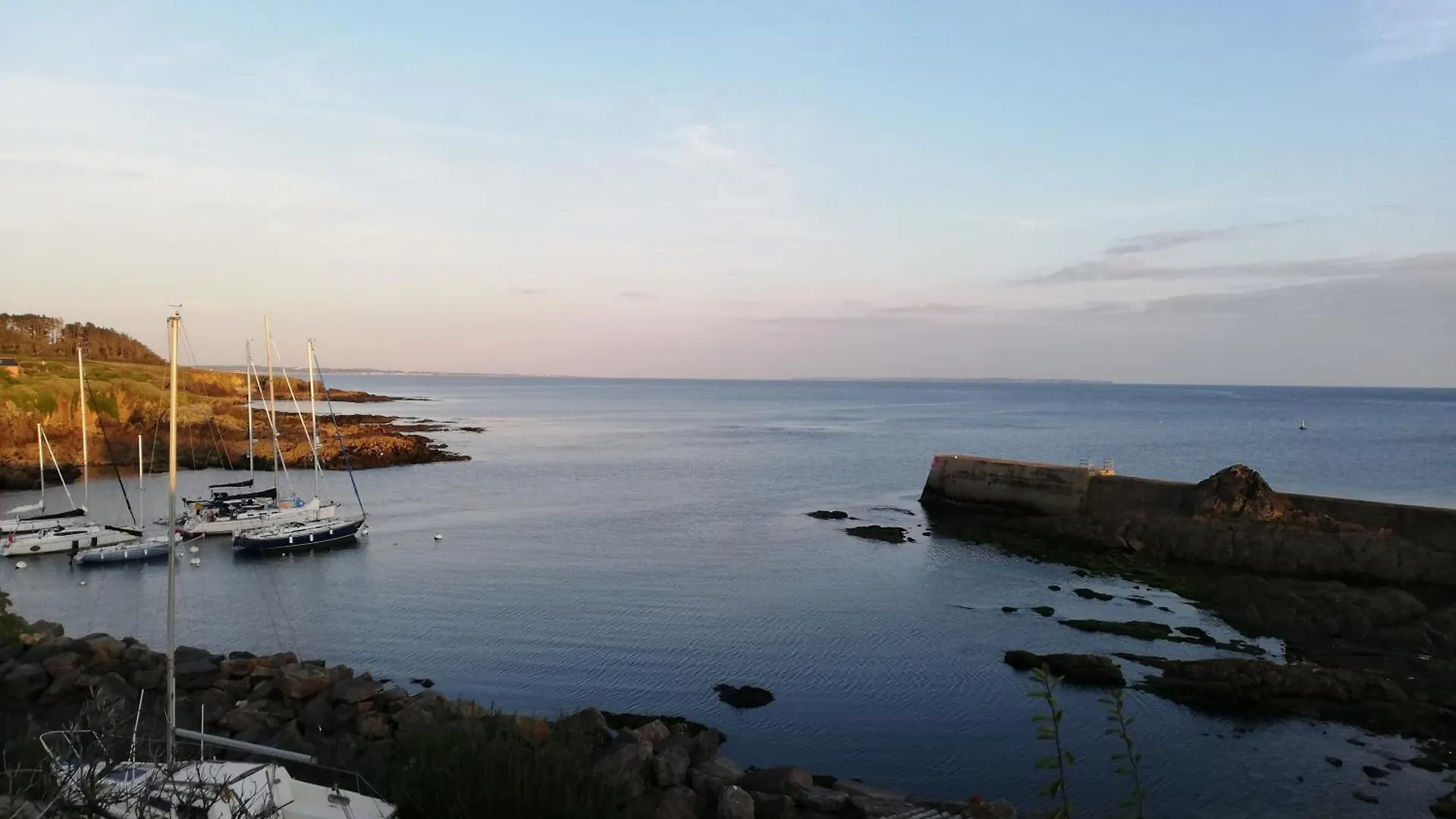 Agréable maison neuve, 5 personnes, piscine hors-sol privée du 15 juin à mi-septembre Moëlan-sur-Mer Francia
